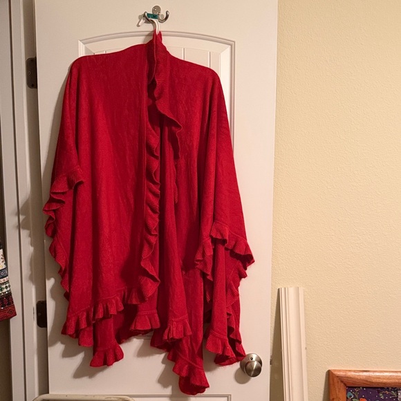 Red Ruffled Throw Blanket - Picture 2 of 3